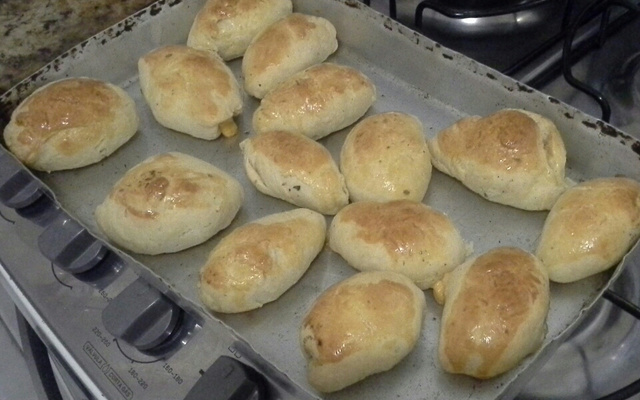 Pão recheado com presunto e queijo
