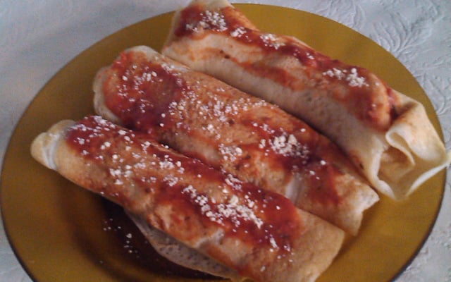 Panqueca sem ovos de carne desfiada