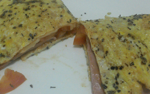 Omelete com recheio de pizza