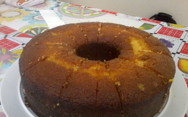 Bolo de laranja com casca fácil