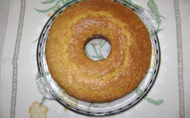 Bolo de fubá com creme de leite