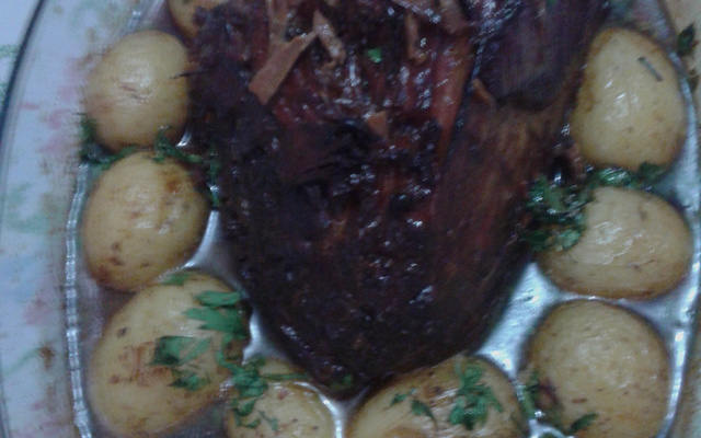 Cupim assado com batatas rústicas