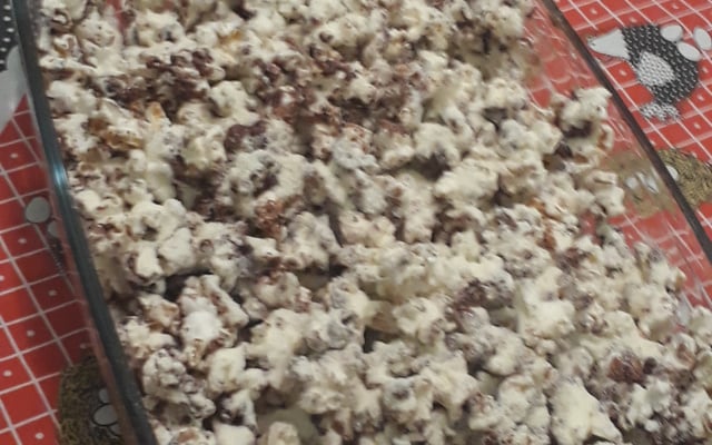 Pipoca de chocolate com leite em pó