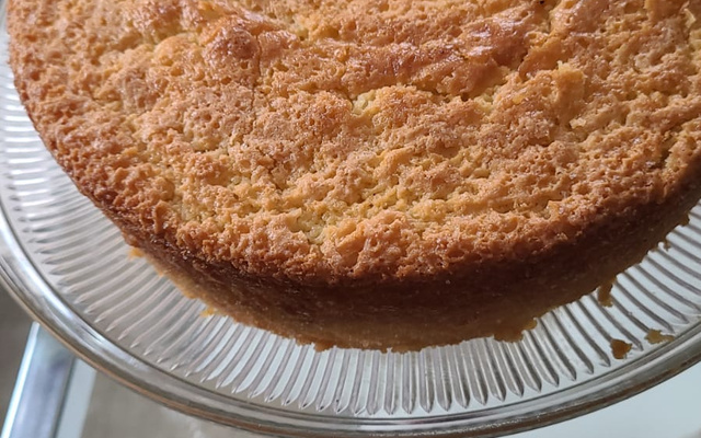 Bolo de mandioca com coco delicioso e cremoso