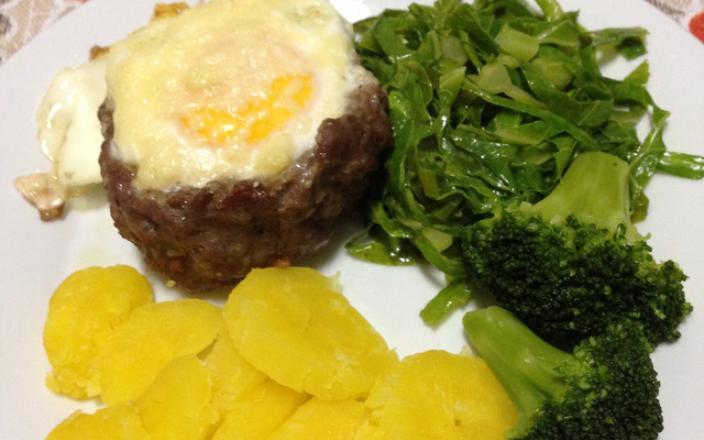 Bolinho vulcão com ovo