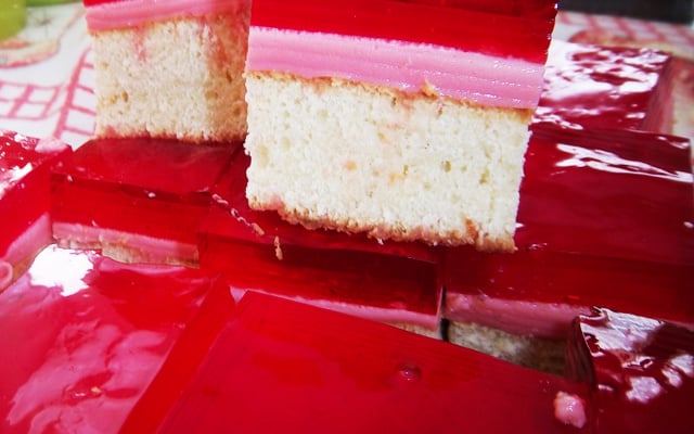 Bolo gelatinado de morango