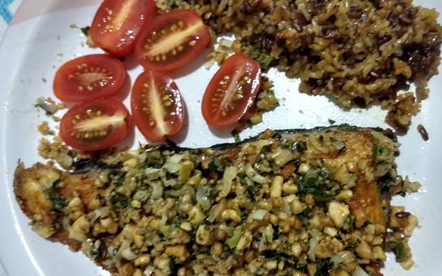 Truta grelhada com castanha de caju