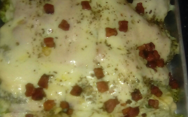 Brócolis gratinado com bacon