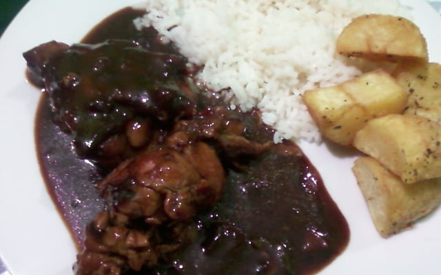 Frango na cerveja preta