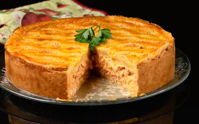 Torta de frango com cream cheese e milho