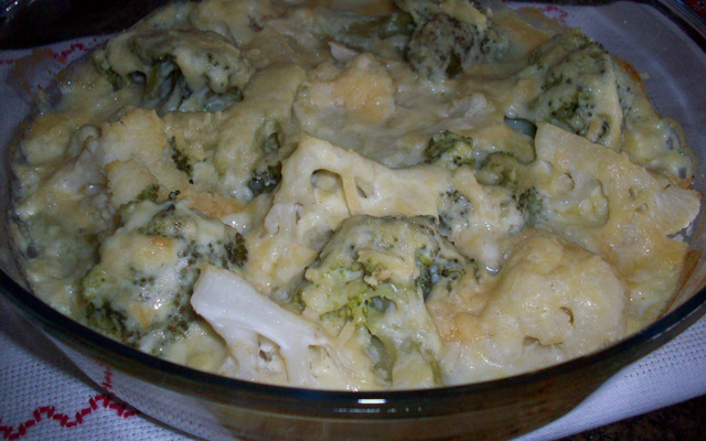 Couve-flor e brócolis gratinados