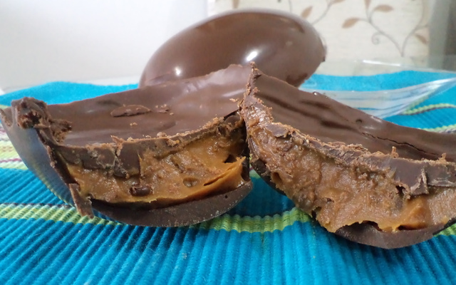 Ovo de Páscoa recheado de doce de leite