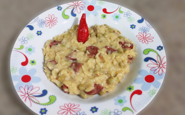 Risoni de Linguiça, ervilha e gouda