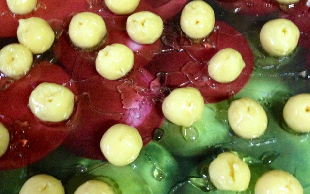 Bala de coco caramelizada