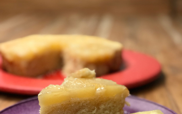Bolo simples de abacaxi da Chef Manu Monteiro