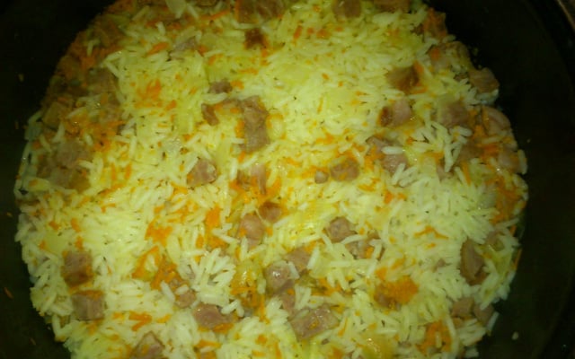 Arroz com linguiça e cenoura