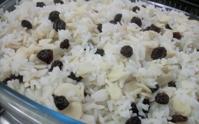 Arroz ao champagne com amêndoas e passas
