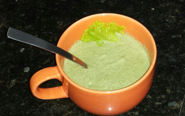 Sopa de alface rapidinha