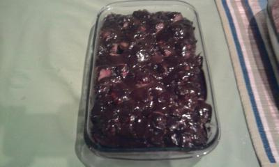 Pavê gelado de chocolate com morangos