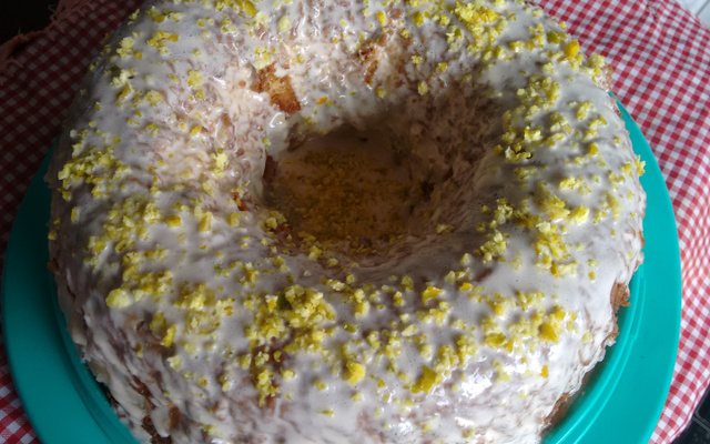 Bolo de laranja com recheio de coco