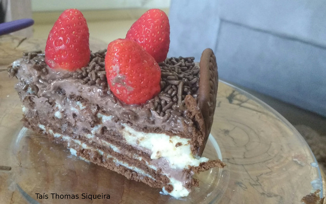 Pavê de chocolate e morango da Taís