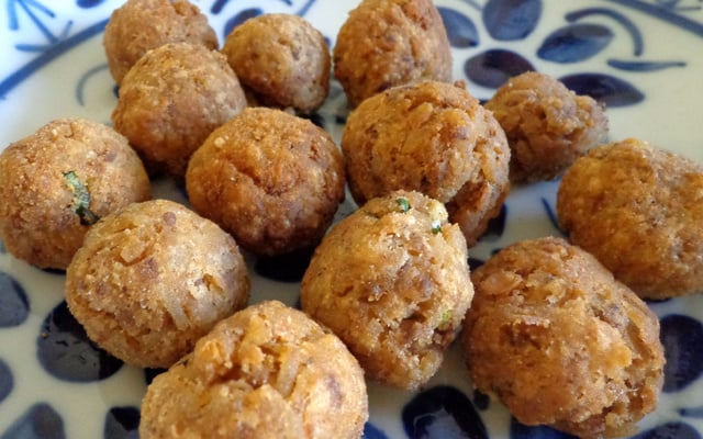 Bolinho de arroz e feijão