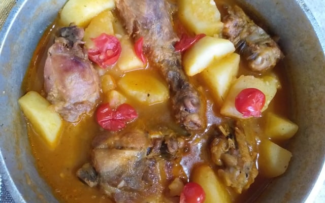 Sopa de frango com batata