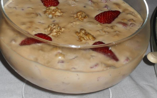 Doce de leite com frutas e nozes