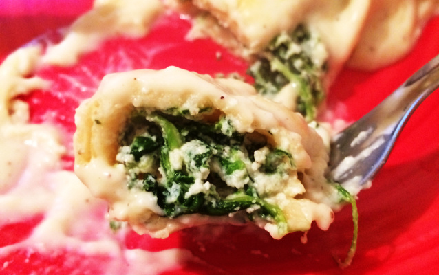 Panqueca de ricota e espinafre ao molho branco