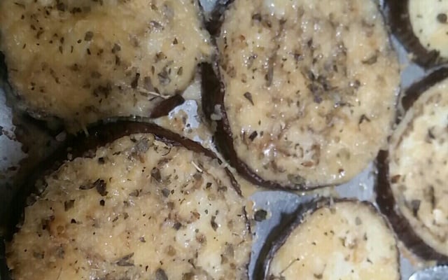 Berinjela à milanesa no forno