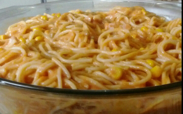 Macarrão com requeijão e maionese