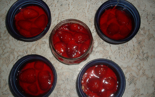Torta de morango com ganache e massa de biscoito