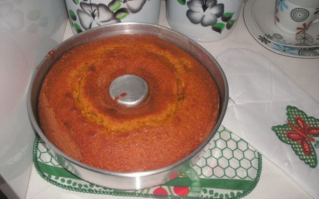 Bolo de cenoura com canela