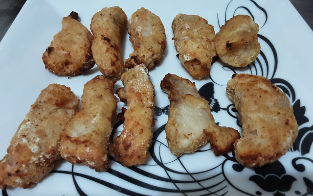 Isca de peixe empanada