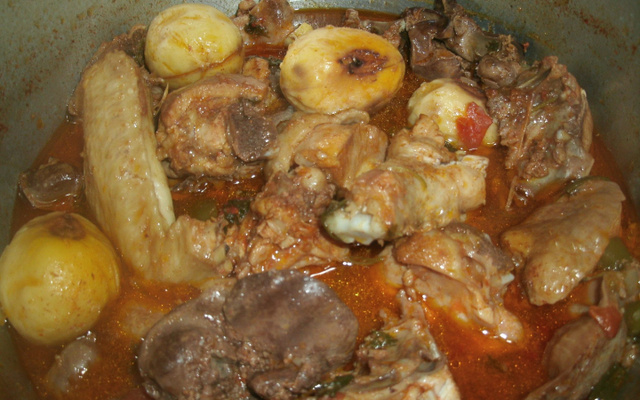 Macarrão com tomate seco e rúcula