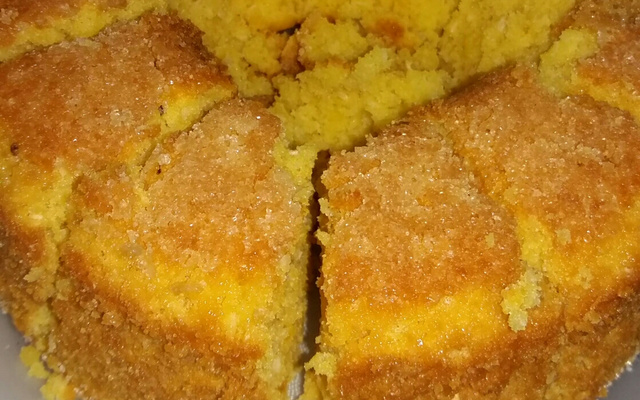 Bolo de fubá cozido