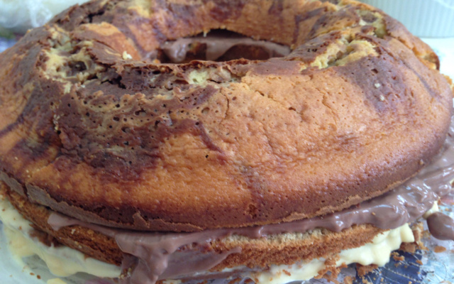 Bolo mármore de baunilha e chocolate