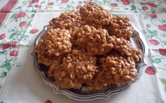 Pé-de-moleque com leite condensado