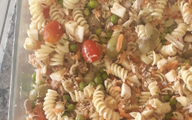 Salada de macarrão com atum 