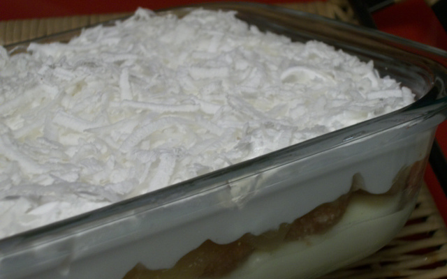 Pavê de abacaxi com marshmallow e coco fresco