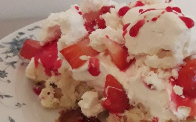 Torta de morango com suspiros