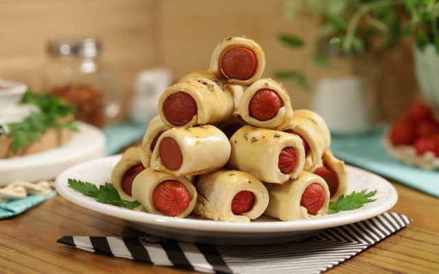 Enroladinho de salsicha de forno