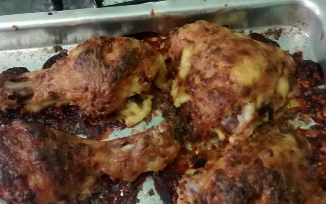 Frango assado com creme de cebola e maionese