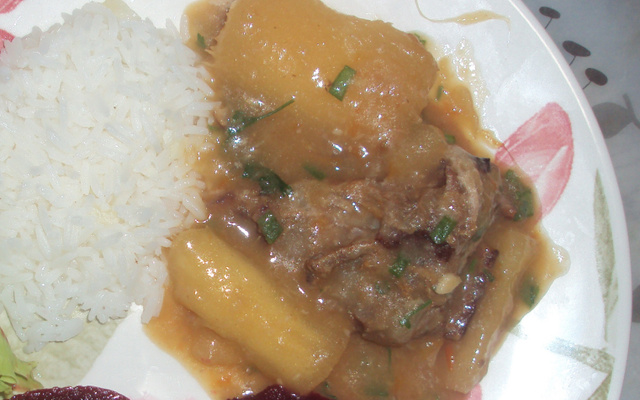 Costelinha com mandioca na panela de pressão