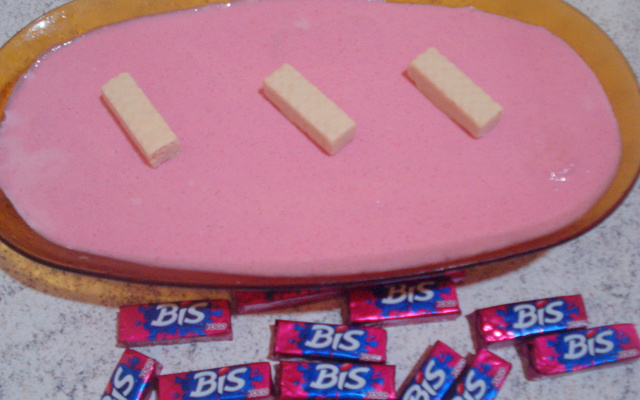 Pavê de morango com Bis