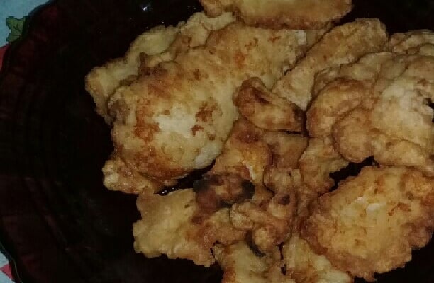 Peito de frango frito com farinha de trigo fácil e muito saboroso