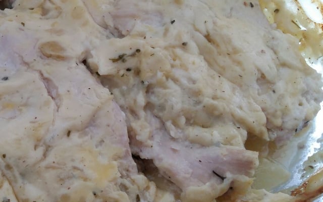 Filé de frango com creme de cebola