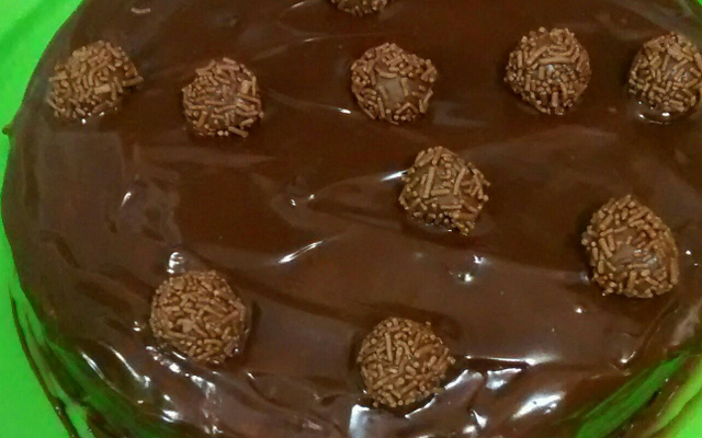 Bolo de cenoura com brigadeiro
