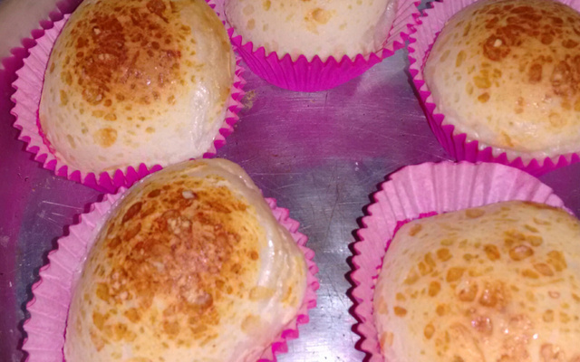 Pão de queijo empanado