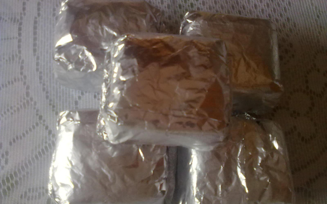 Bolo gelado embrulhado Dalla Costa